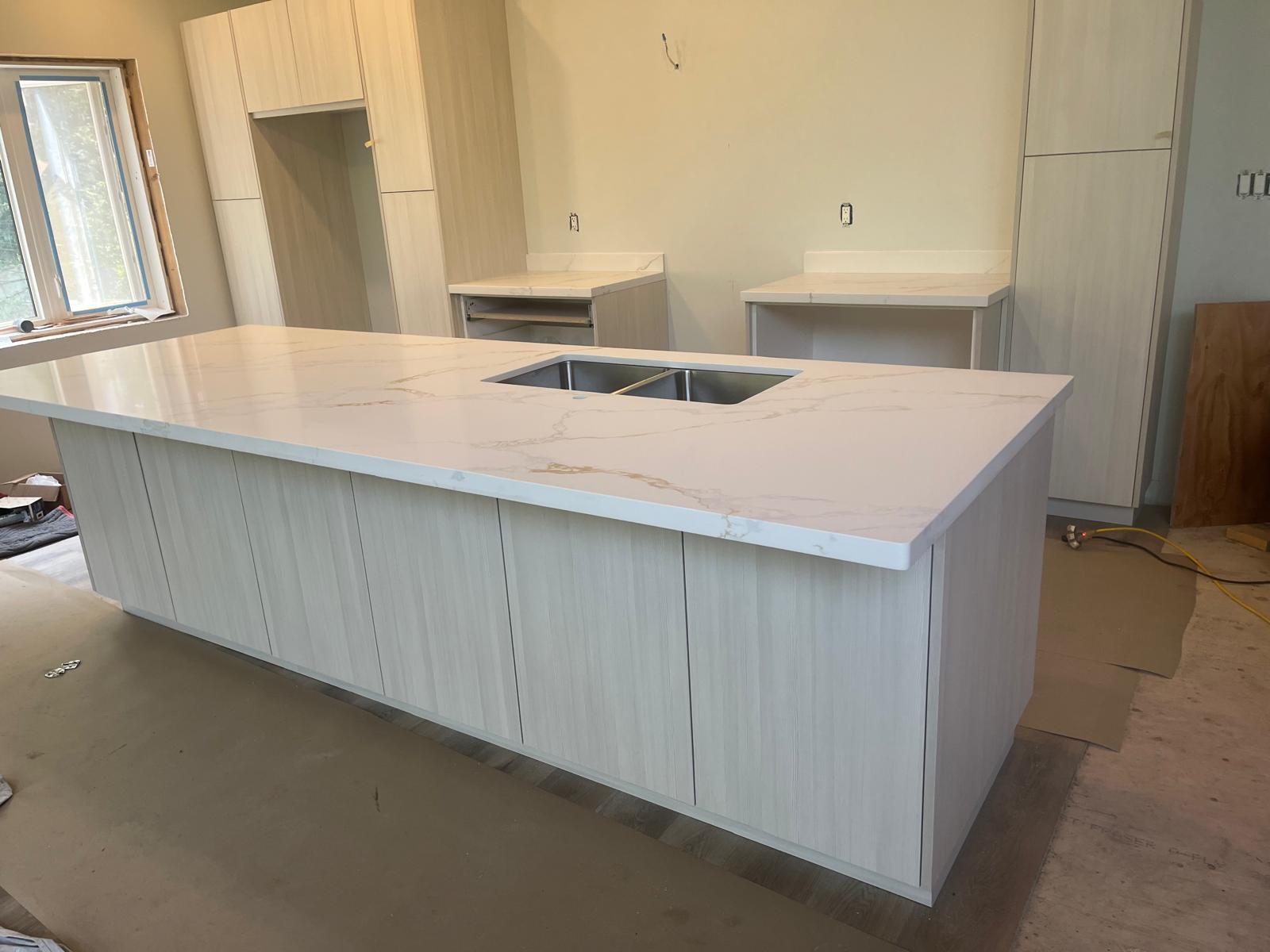 Cuisine Îlot quartz  armoires texturées