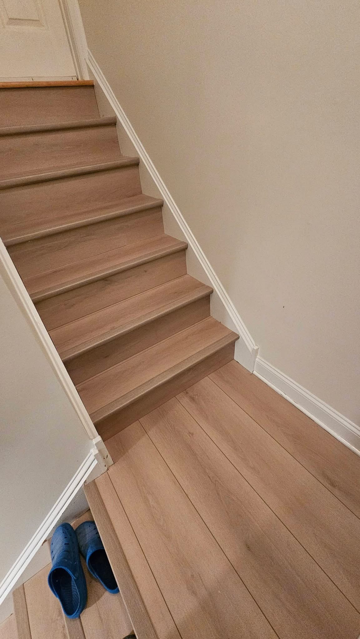 Menuiserie sur mesure Marches de bois  palier