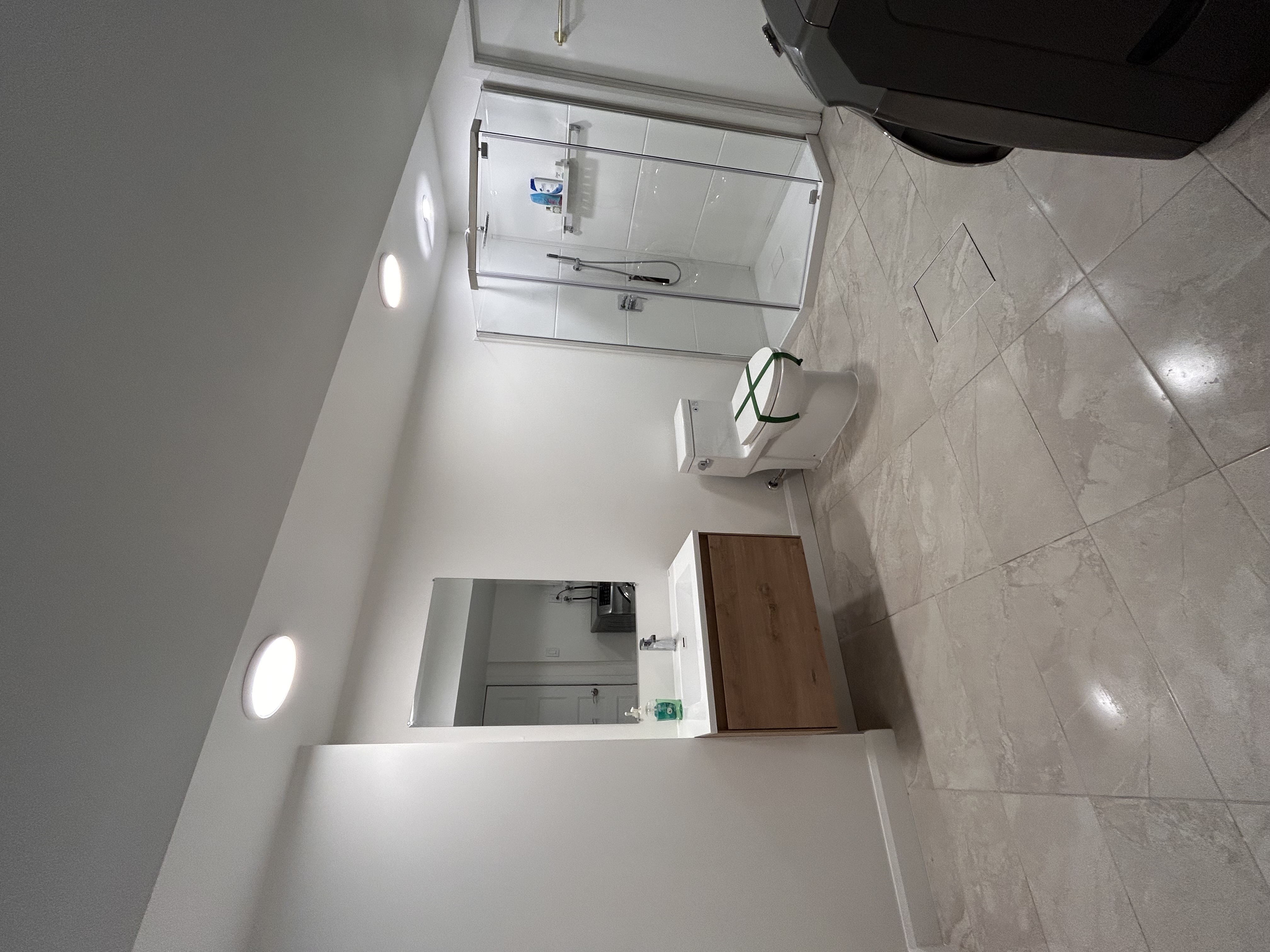 Salle de bain Douche d'angle  marbre noir